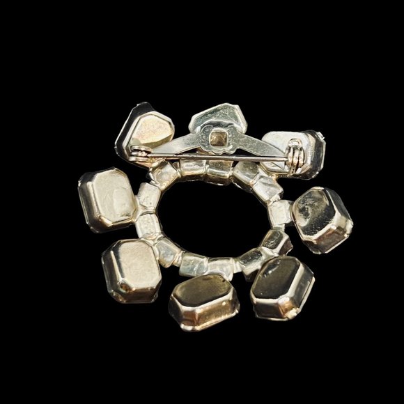 Vintage Silver Tone Clear Emerald Cut & Round Faceted Rhinestone Brooch (4957) - Picture 4 of 4